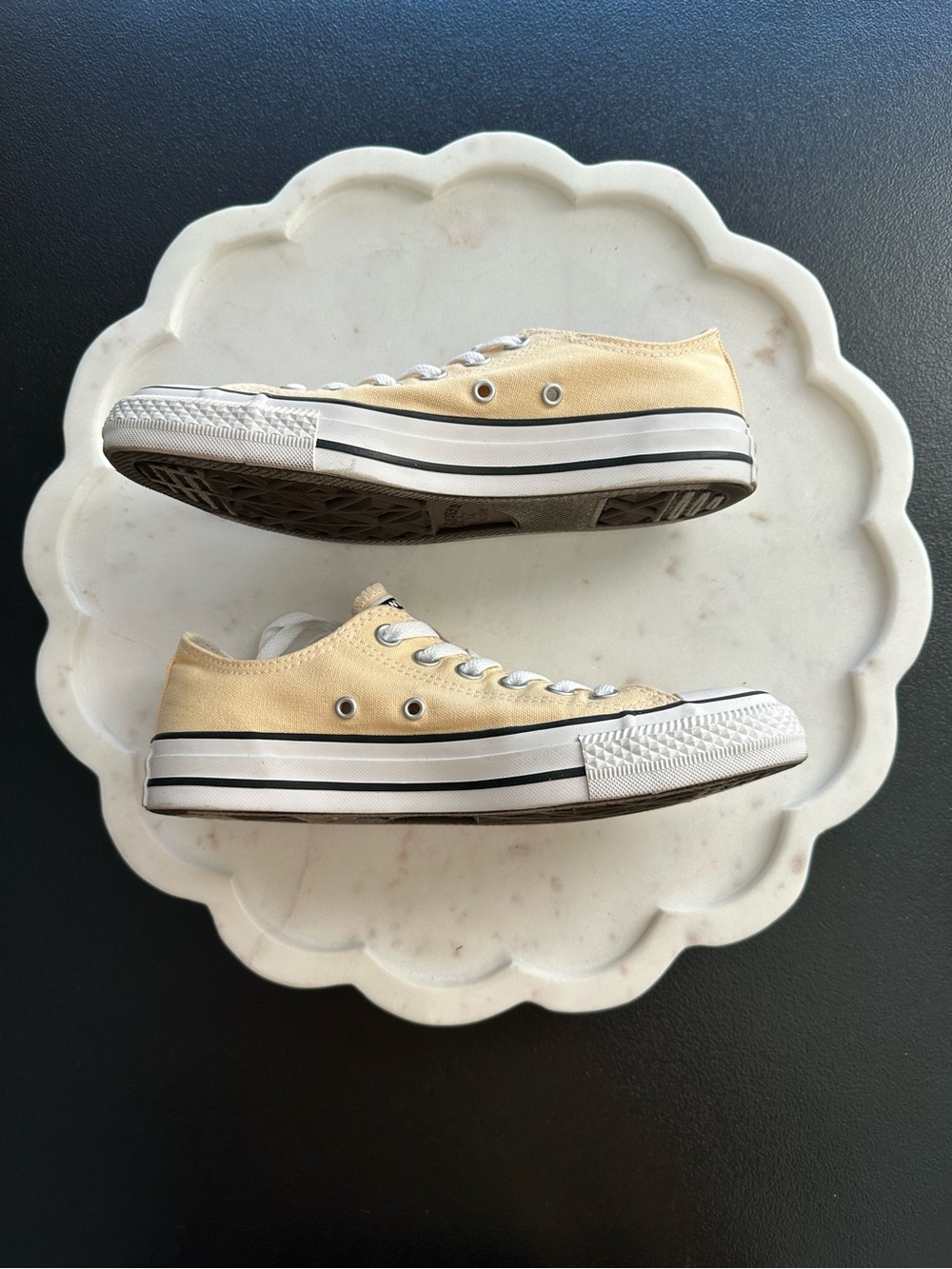 Women’s Light Yellow Converse Canvas Low Top Sneakers Size 7 - Picture 3 of 8